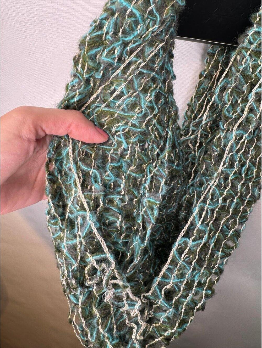 D&Y Figure 8 Multi Loop Infinity Loop Scarf - Picture 5 of 6